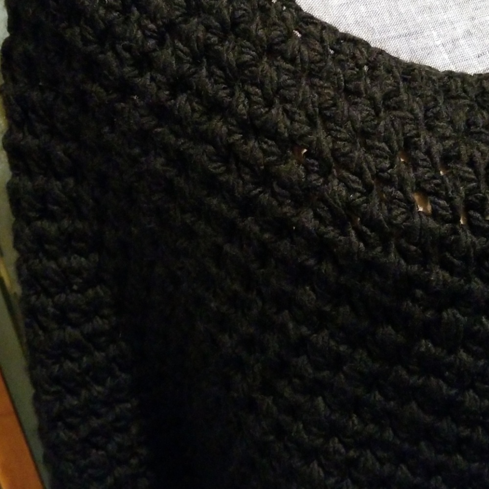 Handmade black soft poncho - Picture 3 of 5